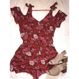 AEO Flutter Sleeve Cold Shoulder Romper 🌹